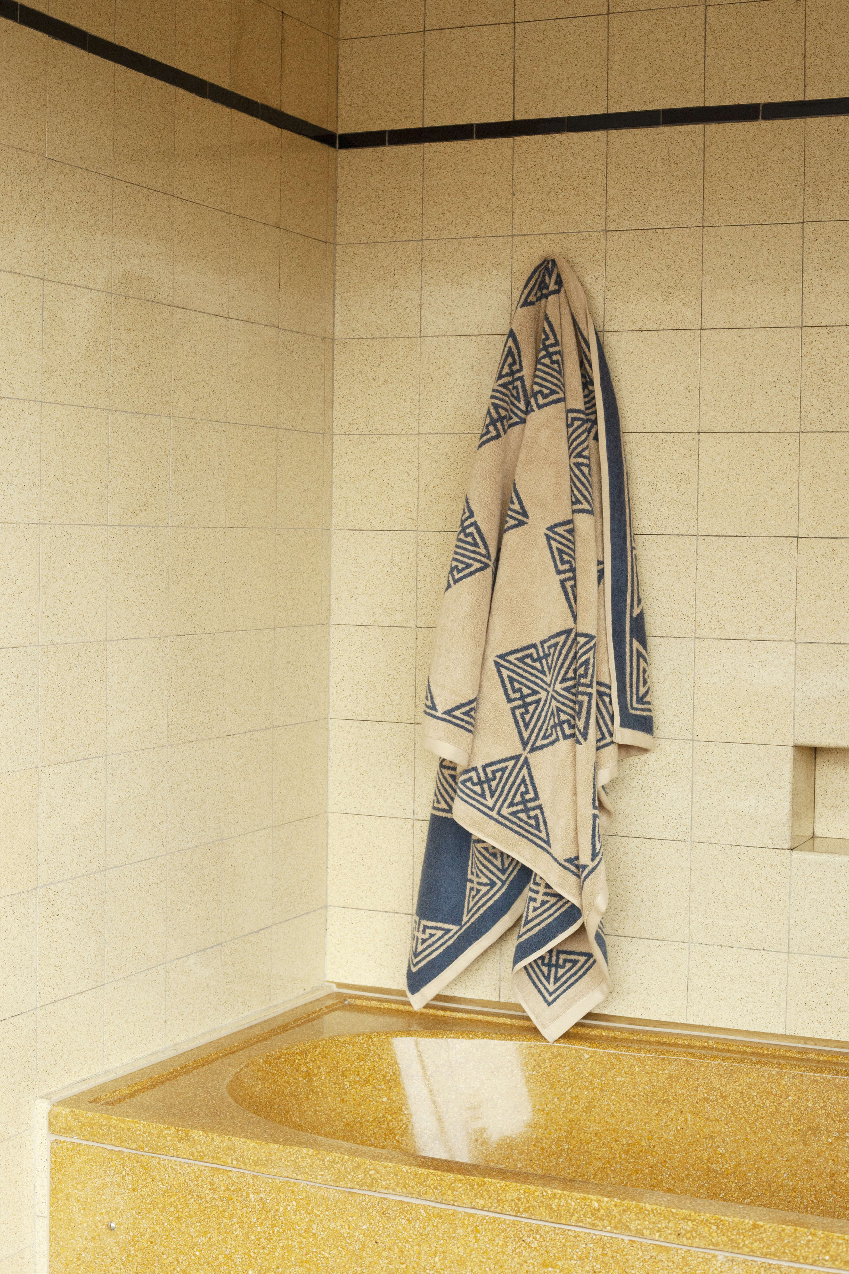 Agnes Bath Sheet - Image 5