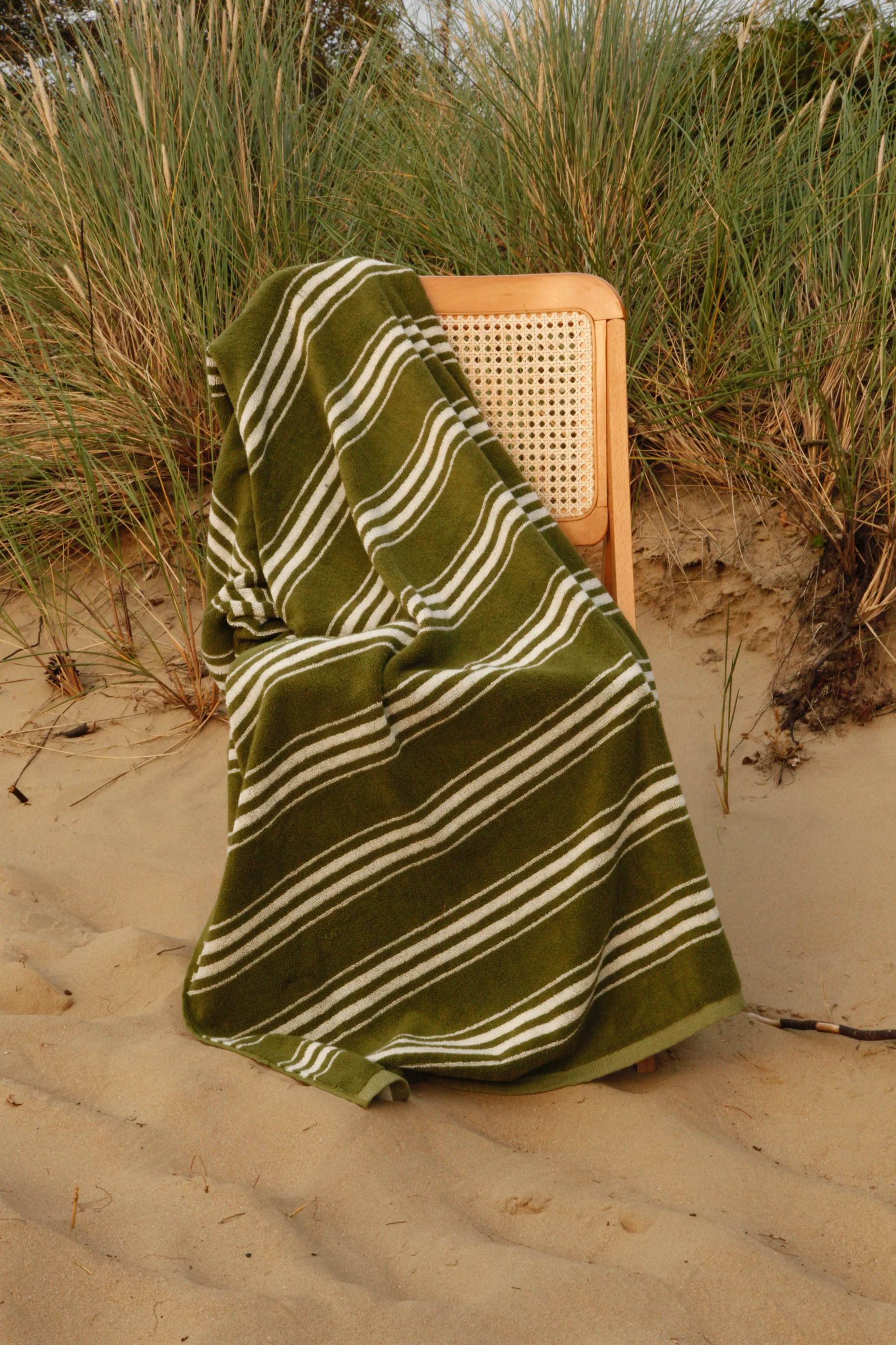 Charlotte Pool Towel - Image 4