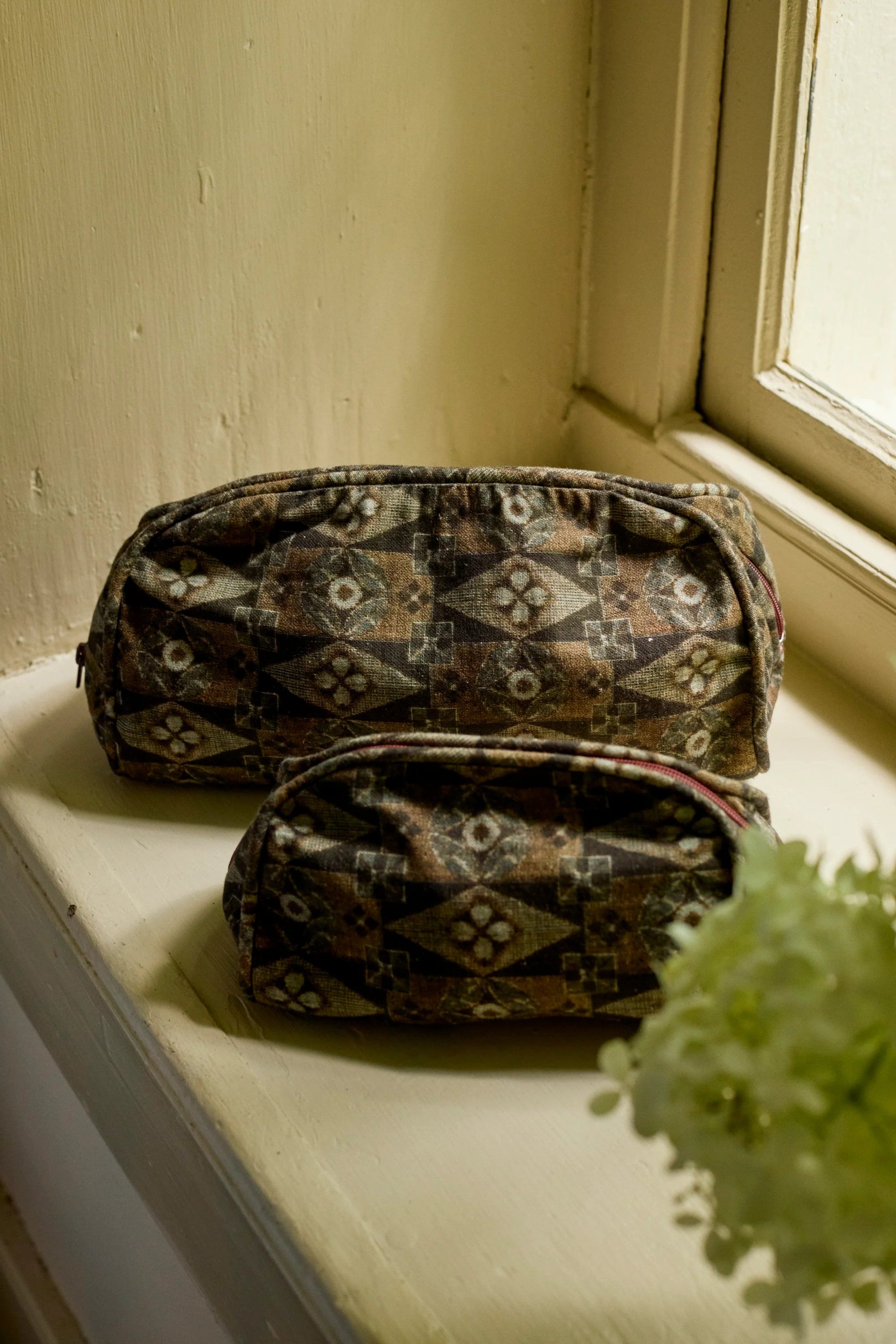Emilie Toiletry Bag - Image 3